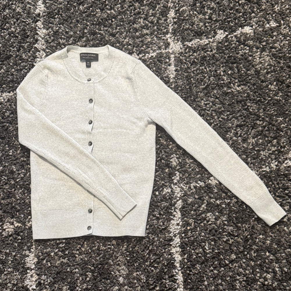Banana Republic 100 wool Light Gray Cardigan